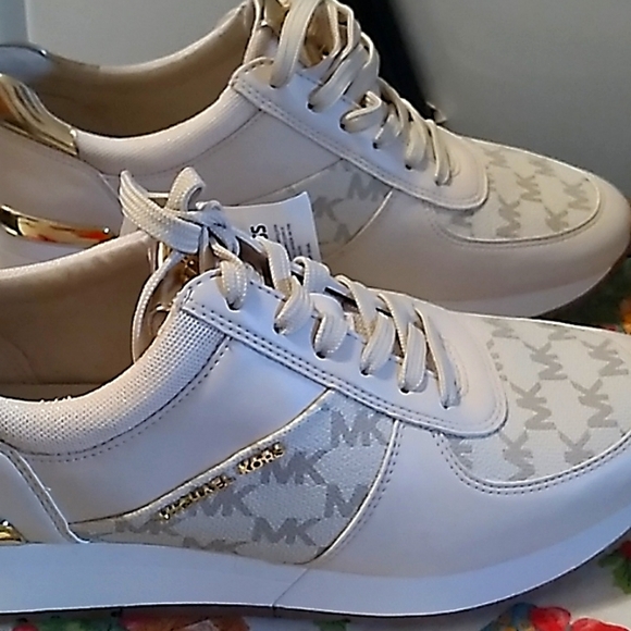 Michael kors shoes - Picture 2 of 4